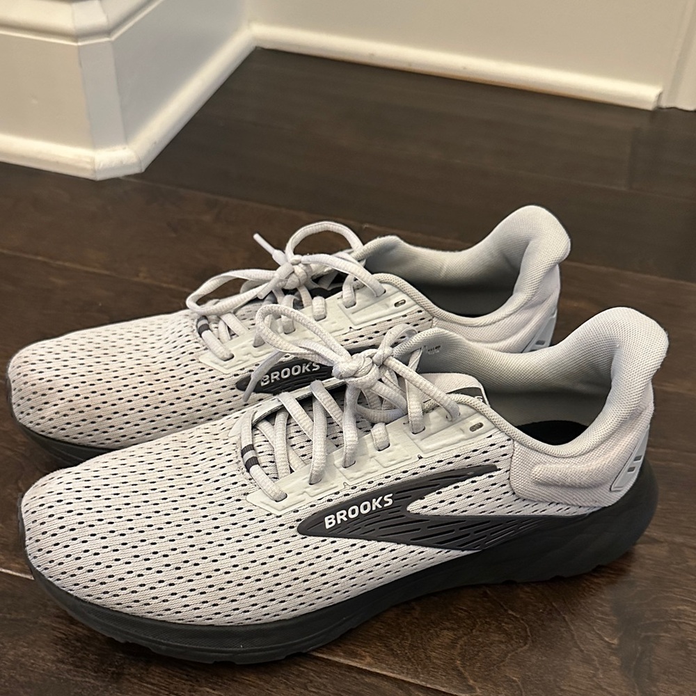 Brooks Anthem 6 Athletic Sneakers